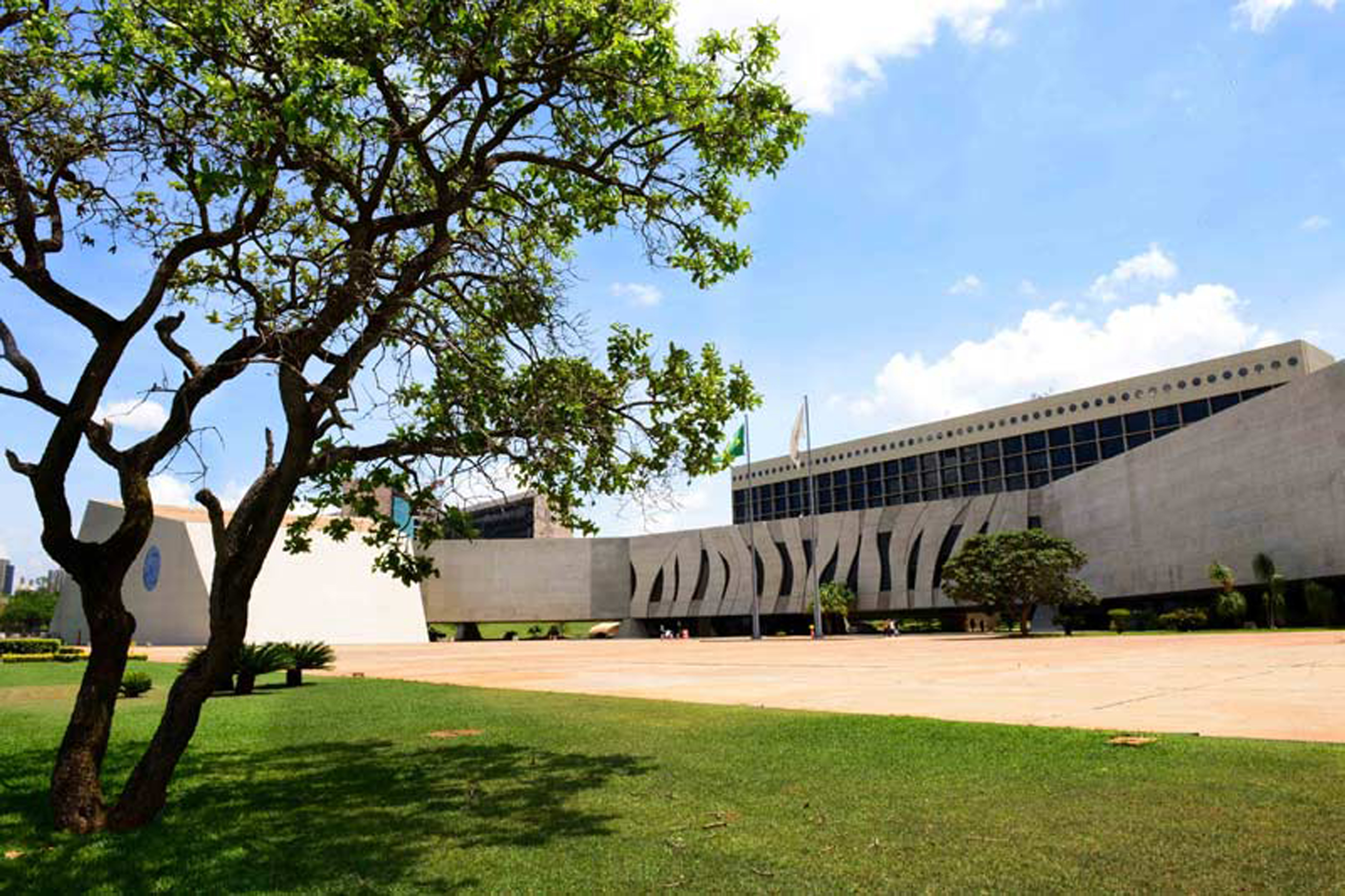 Lei cria 330 funções comissionadas para o Superior Tribunal de Justiça