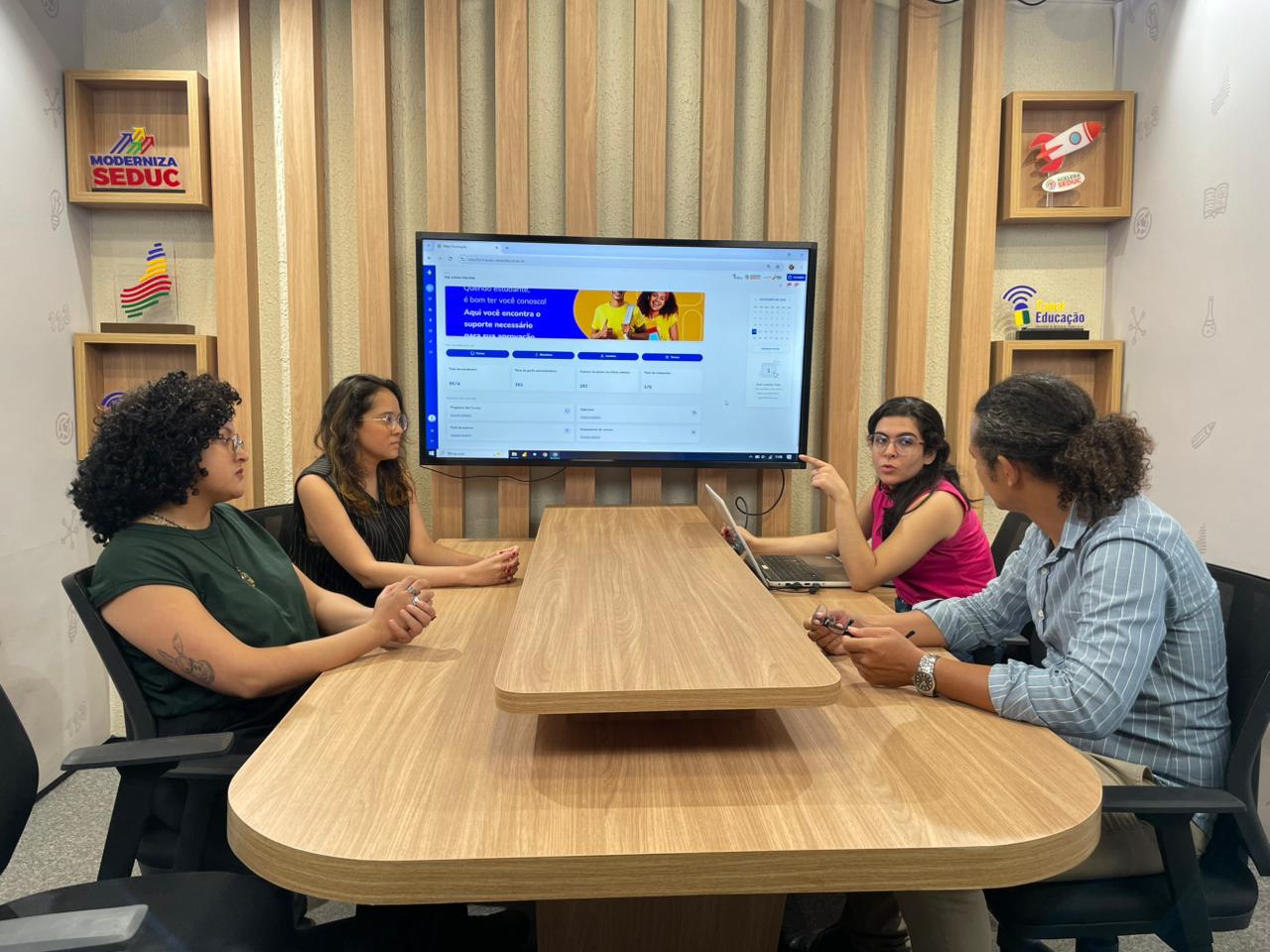 Sempi e Seduc discutem lançamento da plataforma formativa “Conhecendo a Rede de Proteção às Mulheres”