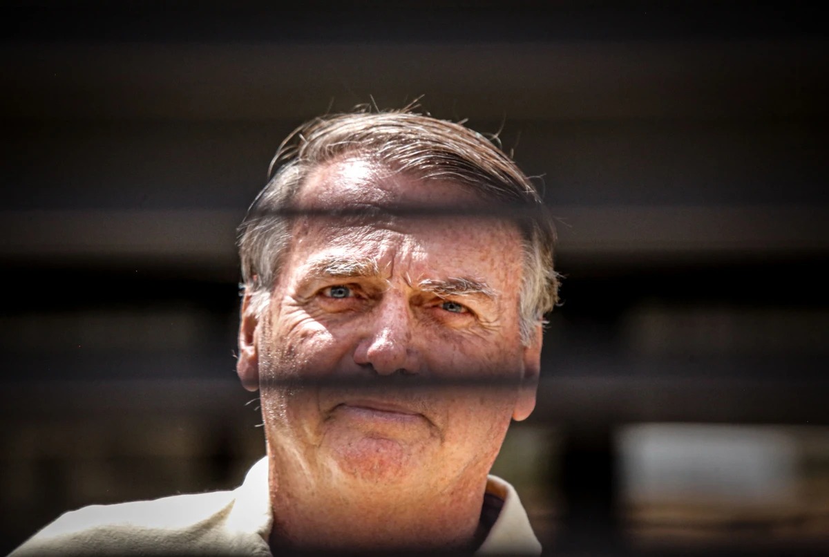 Bolsonaro e militares golpistas devem ser expulsos das Forças Armadas hoje