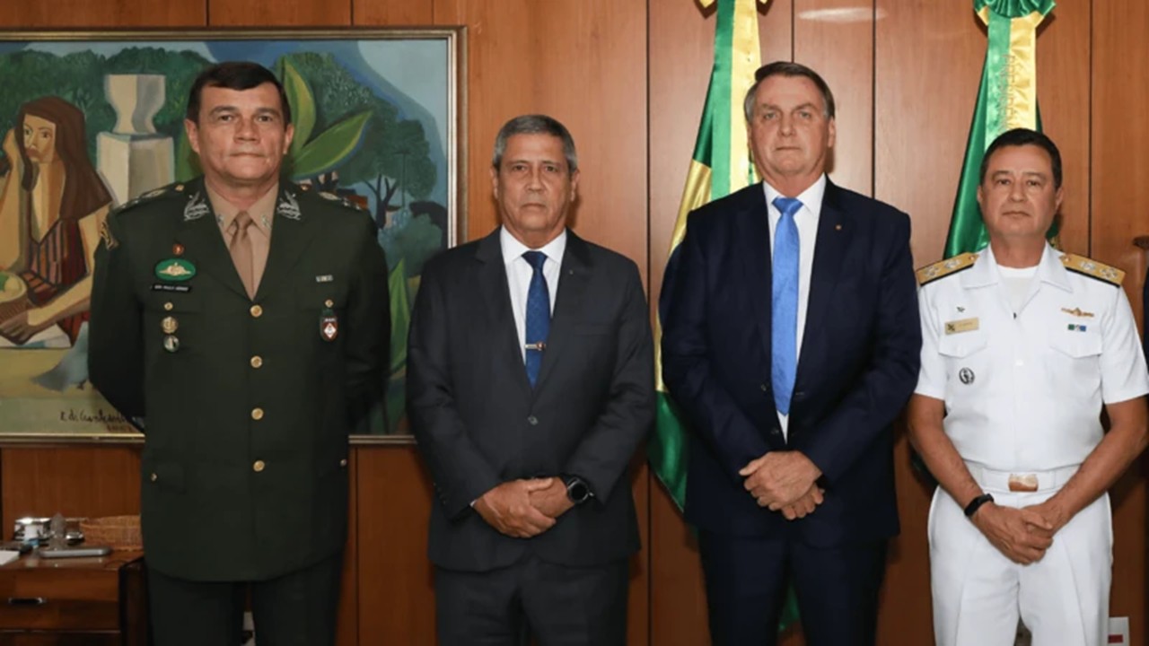 Bolsonaro e oficiais enfrentam risco real de exclusão das Forças Armadas