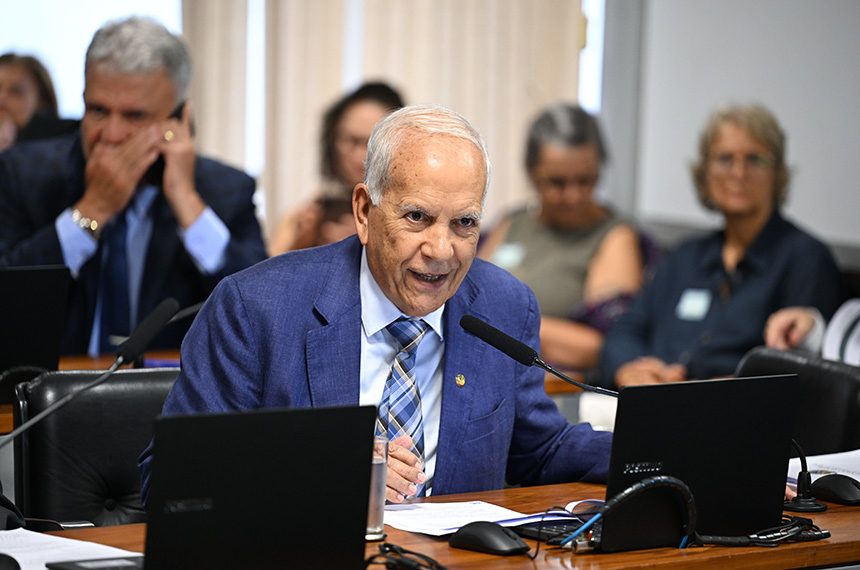 Restrição a uso de grandes quantias em dinheiro é aprovada pela CCJ