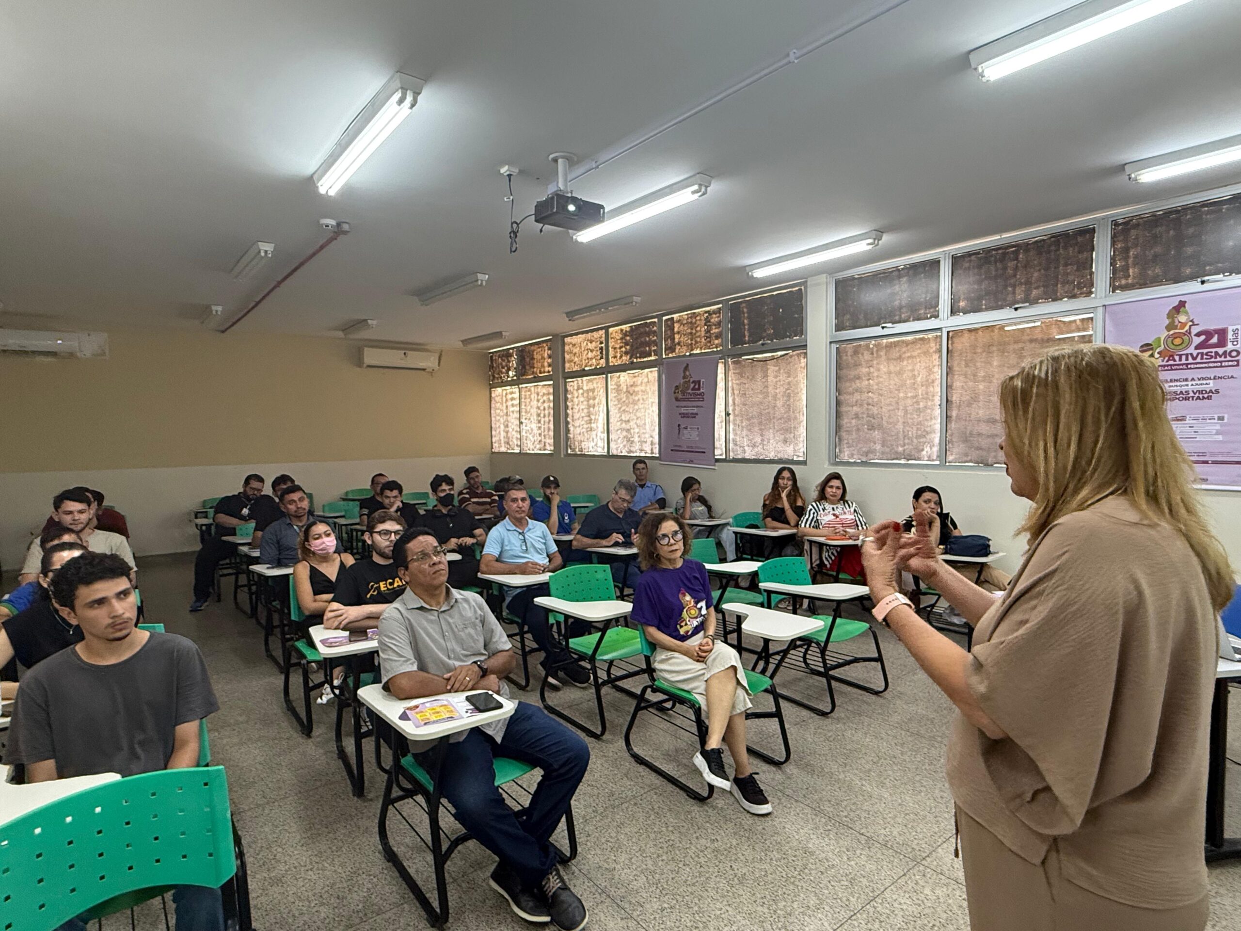 Servidores da UFDPar participam de oficinas em alusão à Campanha Laço Branco