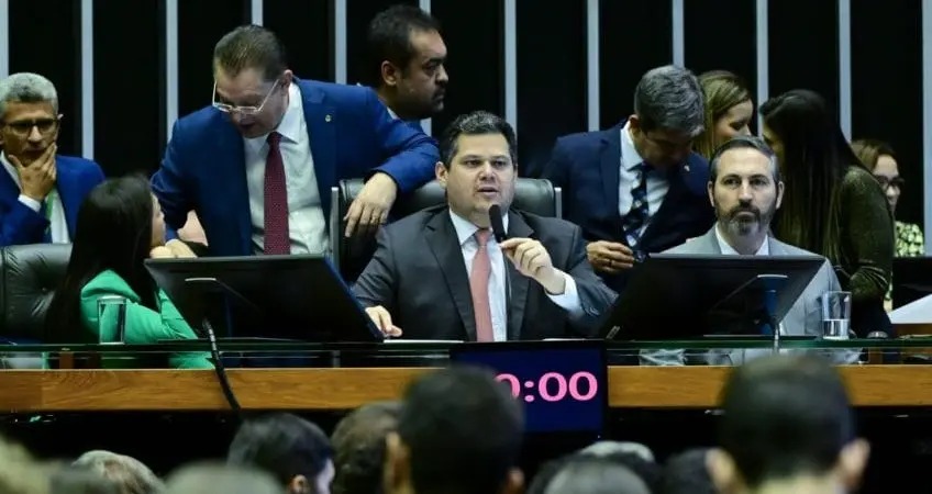 Congresso derruba vetos e afrouxa licenciamento ambiental
