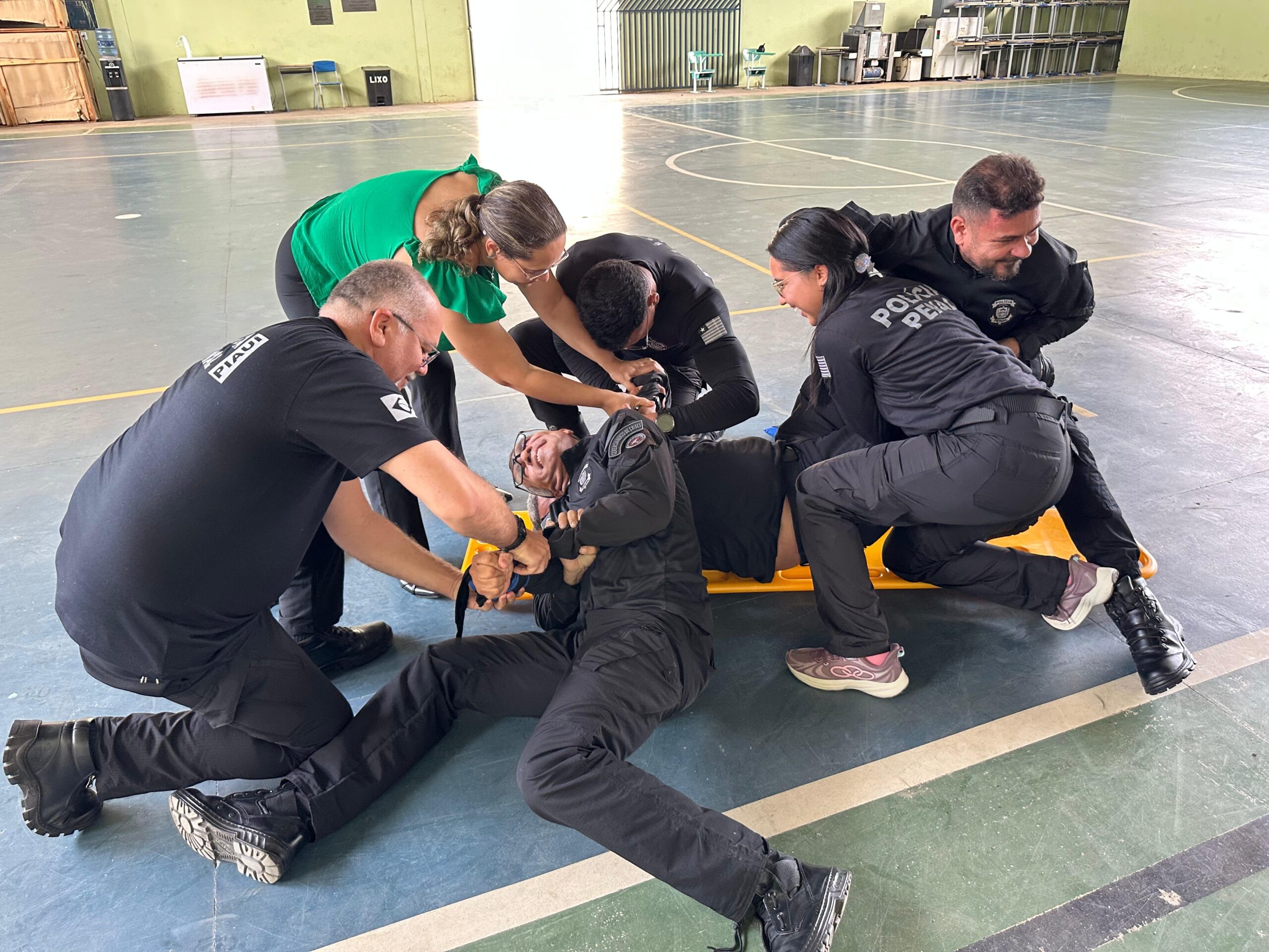 Policiais penais recebem treinamento para manejo de crises mentais em unidade prisional