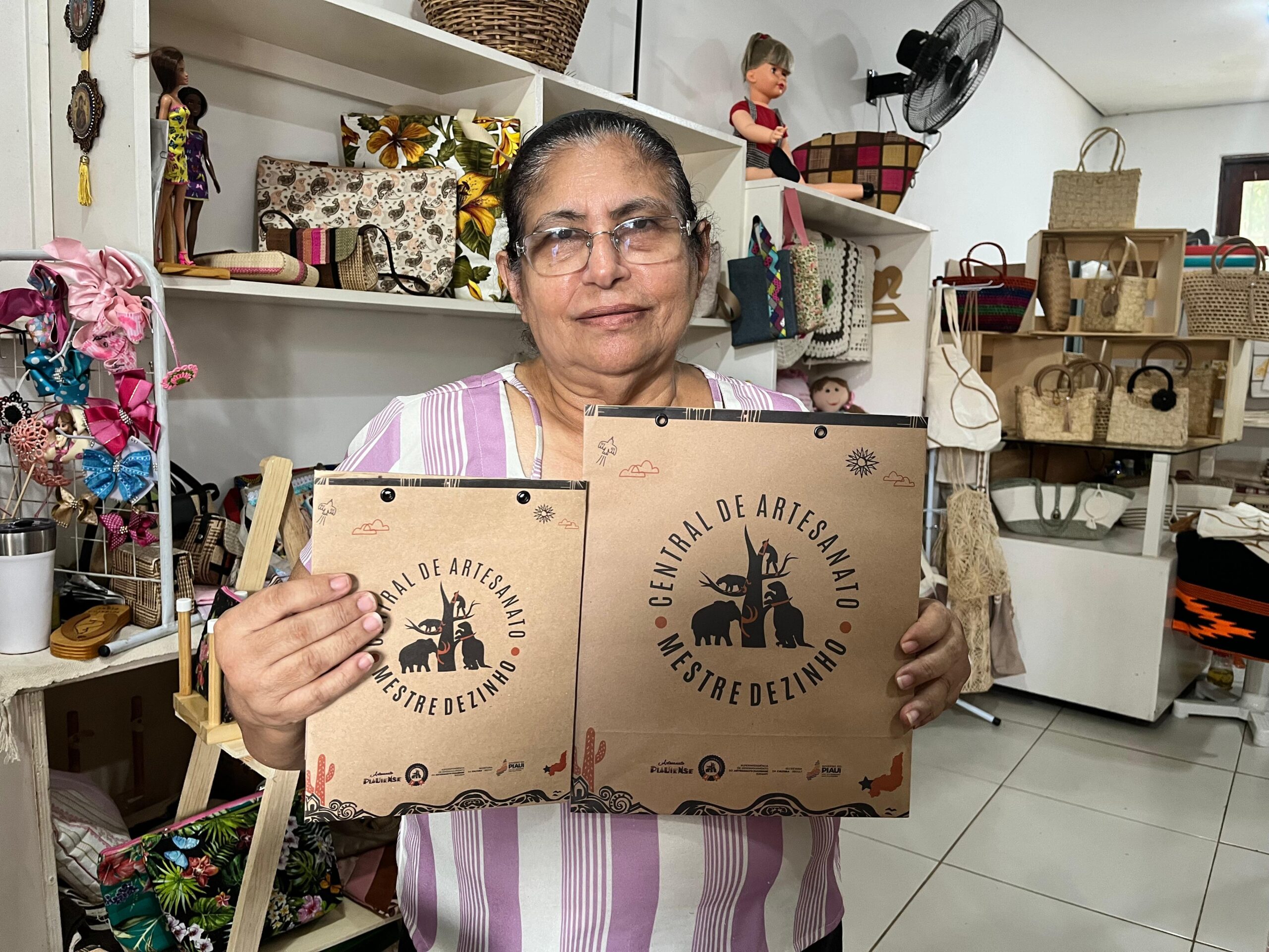 “É Artesanal, tem na Central!”: Lojistas da Central de Artesanato Mestre Dezinho recebem certificação da Sudarpi