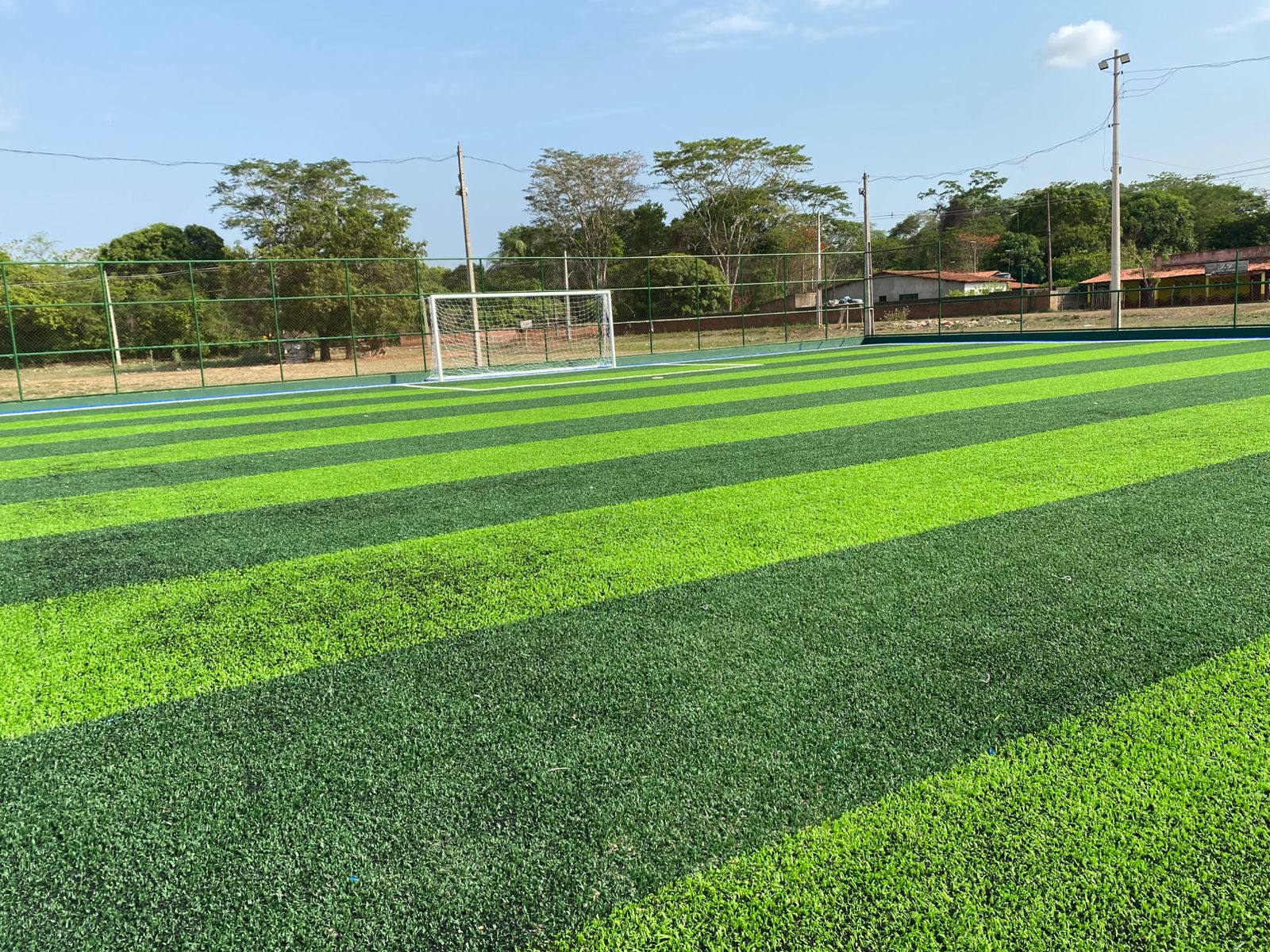 Secretaria dos Esportes realiza entrega simbólica do novo campo society da Estaca Zero