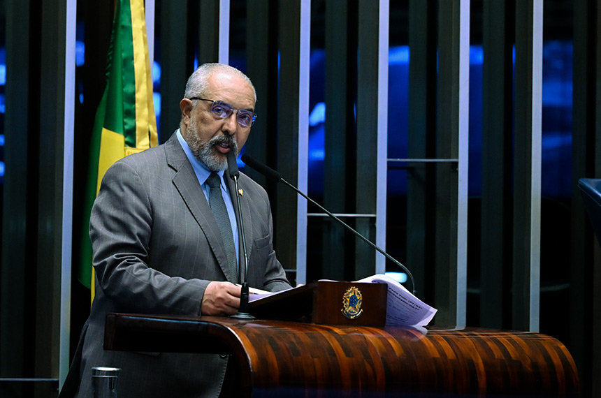 Após 22 anos como senador, Paim anuncia último mandato