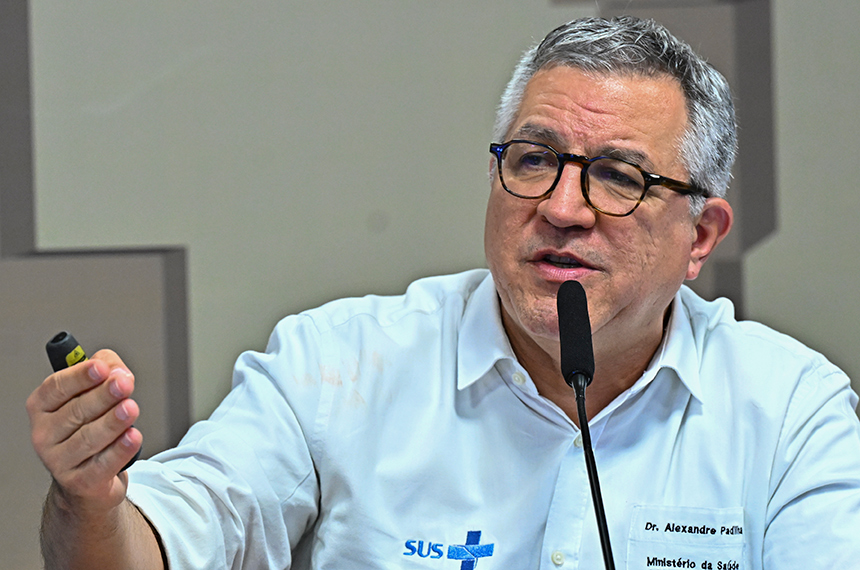 CTFC vai ouvir Alexandre Padilha sobre transferência de médicos