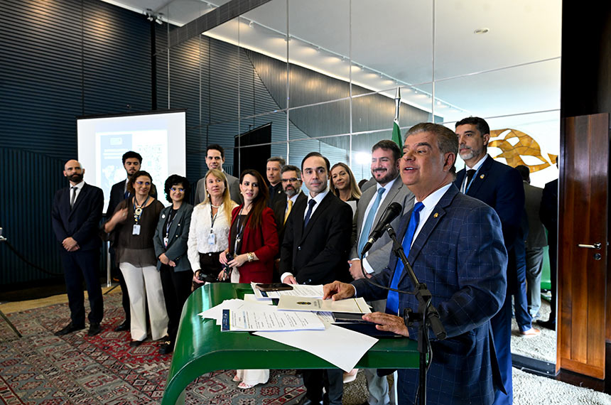 CRE propõe estratégia integrada para ampliar presença global do Brasil