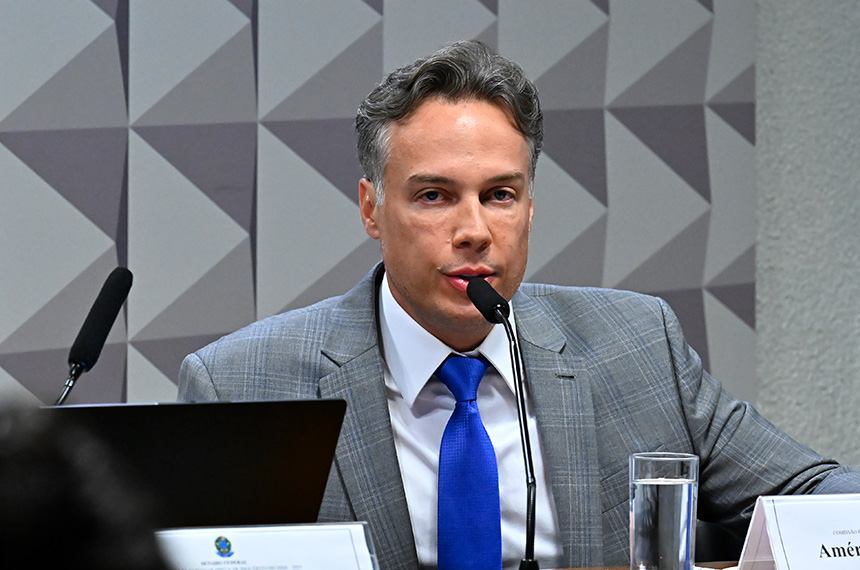 Apontado como 'multimilionário', presidente da Amar Brasil se cala na CPMI