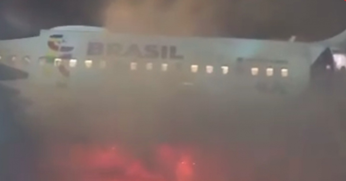 VÍDEO: Incêndio força evacuação de avião da Latam em SP