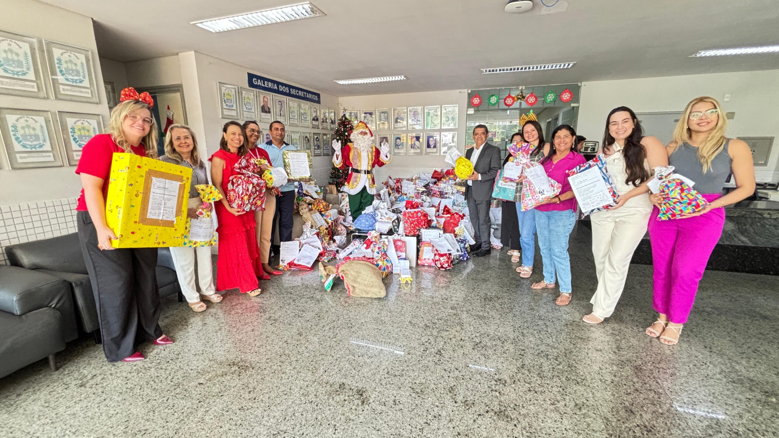 Maior parceira da campanha Papai Noel dos Correios, Sefaz entrega mais de 300 presentes para crianças de baixa renda