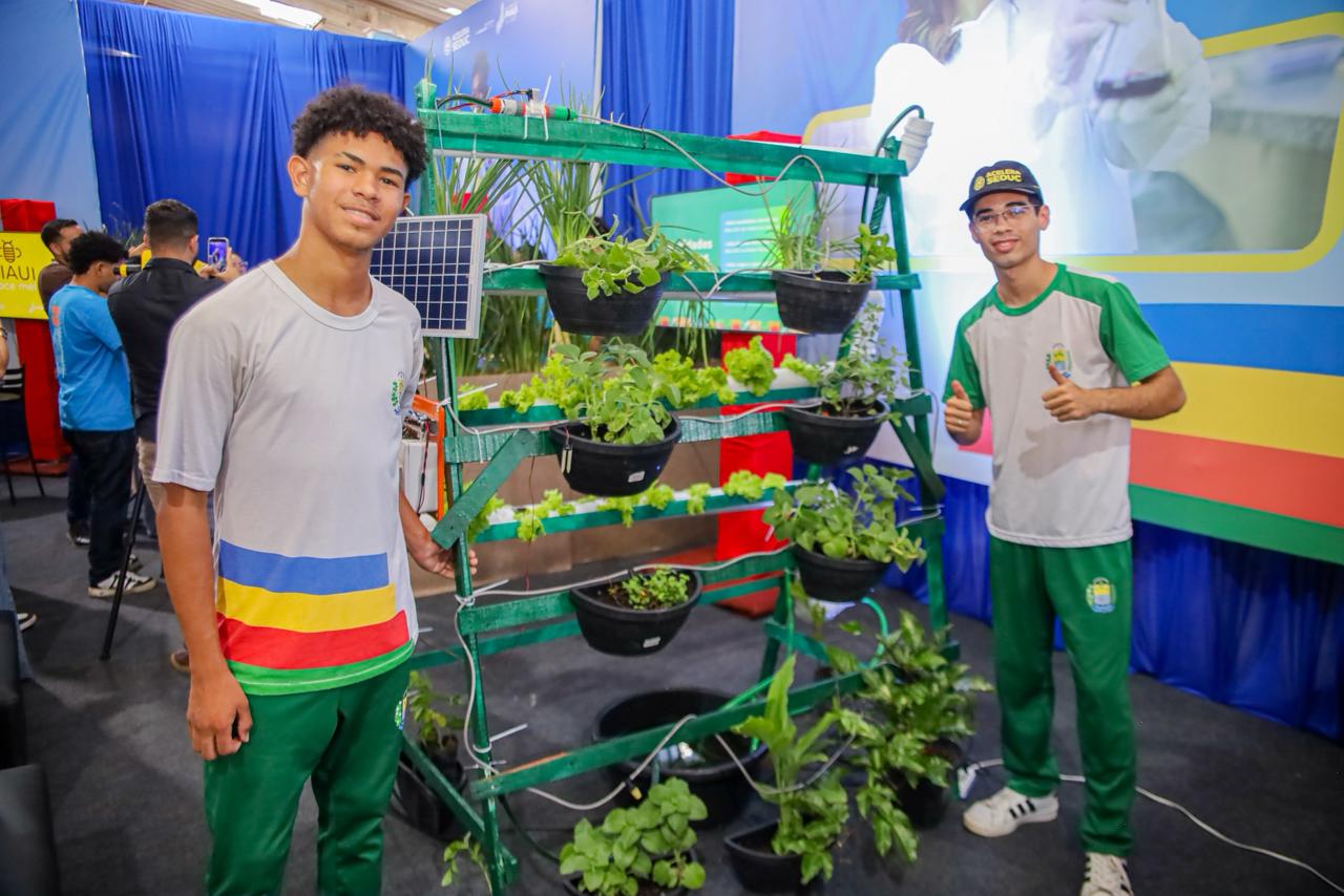 Na Expoapi, Seduc apresenta projetos criados por estudantes e destaca revolução educacional nas escolas