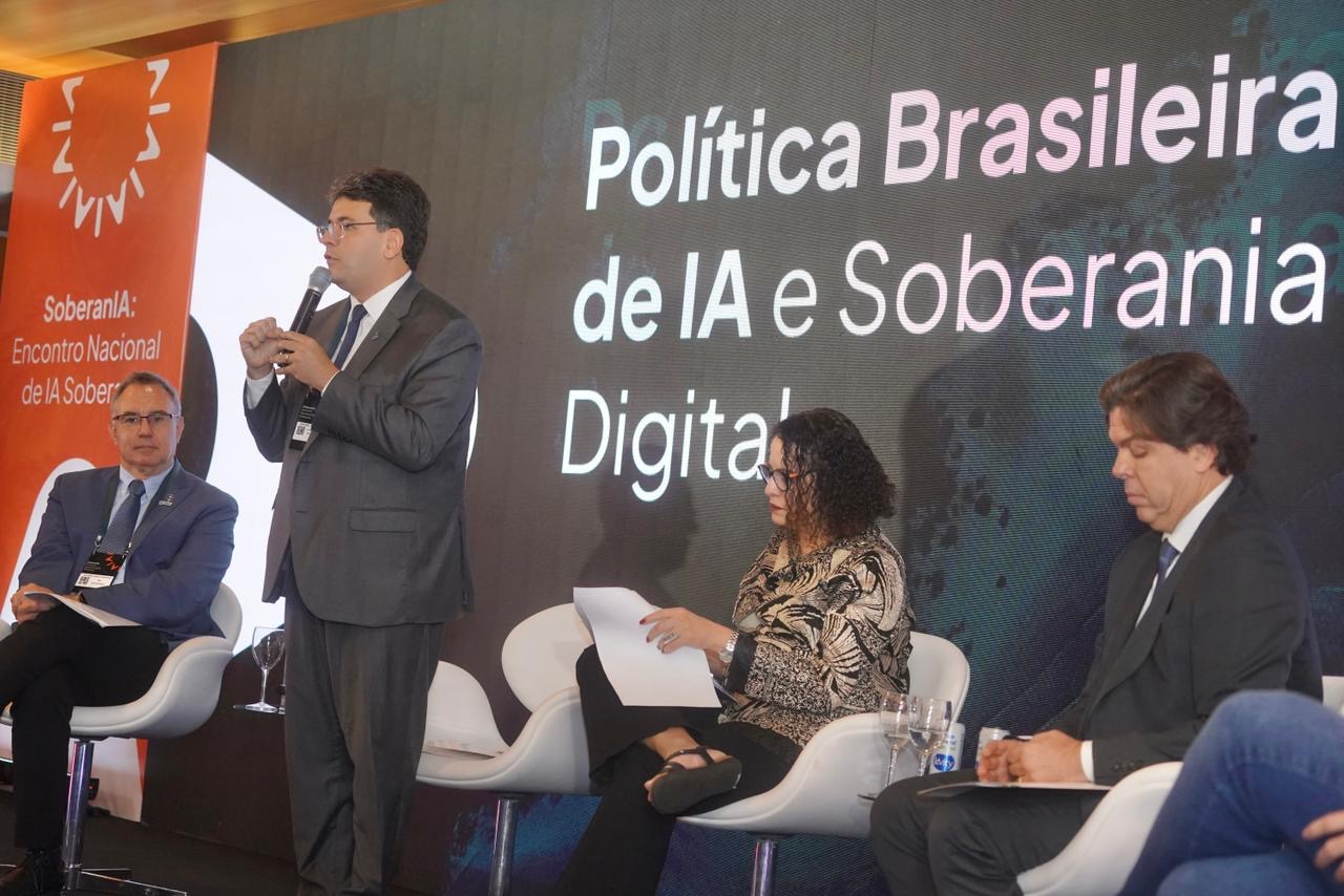 Em lançamento nacional do SoberanIA, Rafael Fonteles defende autonomia digital para proteção de dados públicos