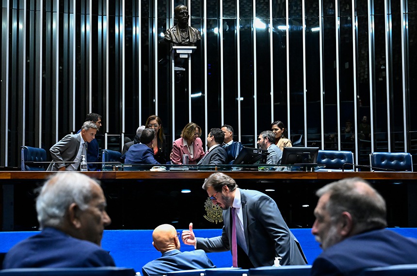 Adiada votação de projetos com doações do Exército para Uruguai e Paraguai
