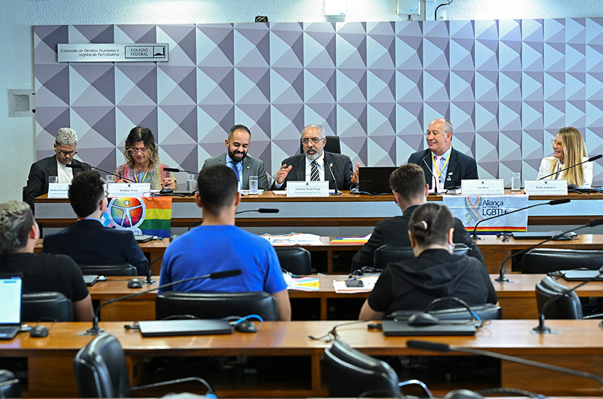 Debatedores pedem respeito a direitos humanos e das pessoas LGBTQIA+