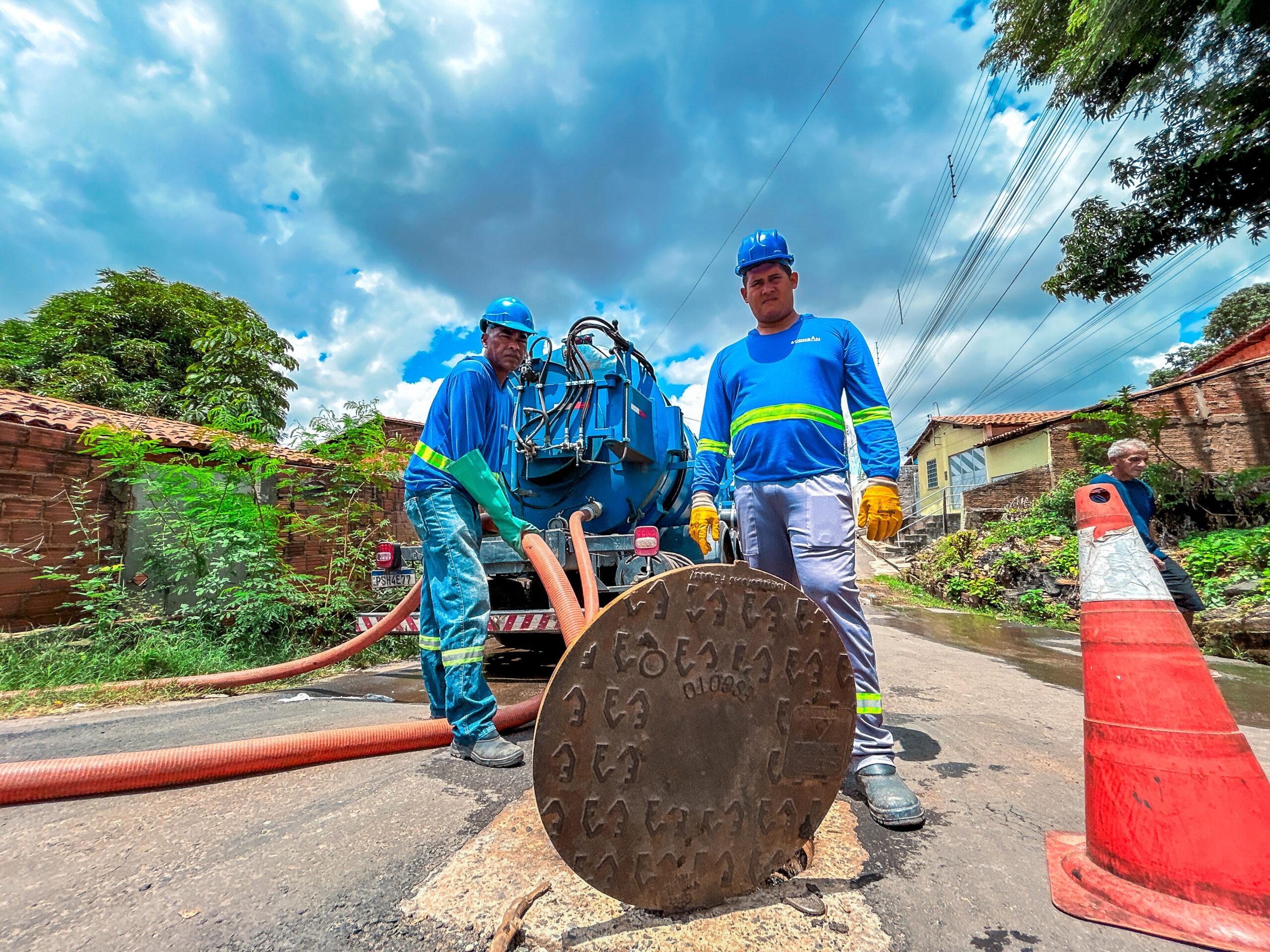 Águas de Teresina retira mais de 28 toneladas de resíduos da rede de esgoto em 2025