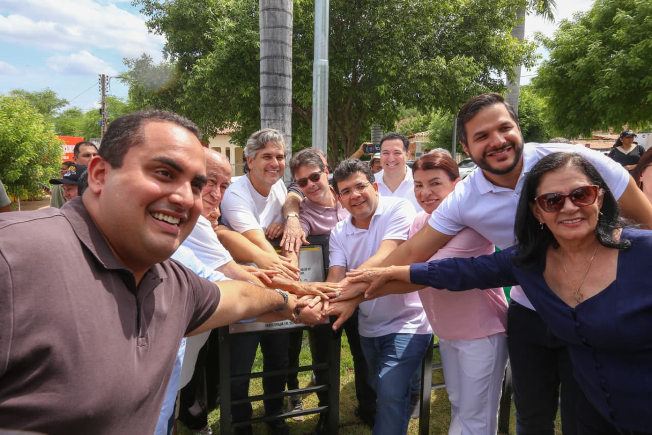 Rafael Fonteles inaugura brinquedopraça em Picos e reafirma meta de revitalizar 100 praças no Piauí até 2026