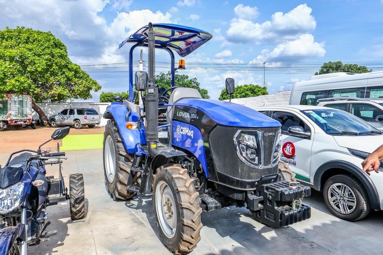 SAF entrega trator e kits de irrigação e fortalece a agricultura familiar em Ipiranga do Piauí