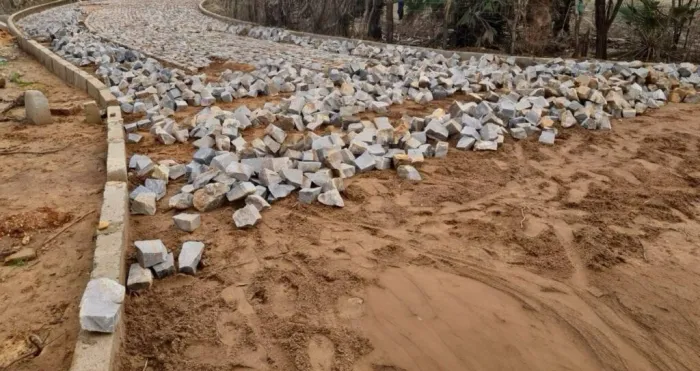 Pavimentação em paralelepípedo visa melhorar mobilidade urbana em Ribeira do Piauí
