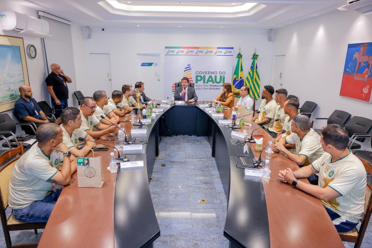 Governador homenageia campeões do futsal e anuncia novos investimentos no esporte piauiense