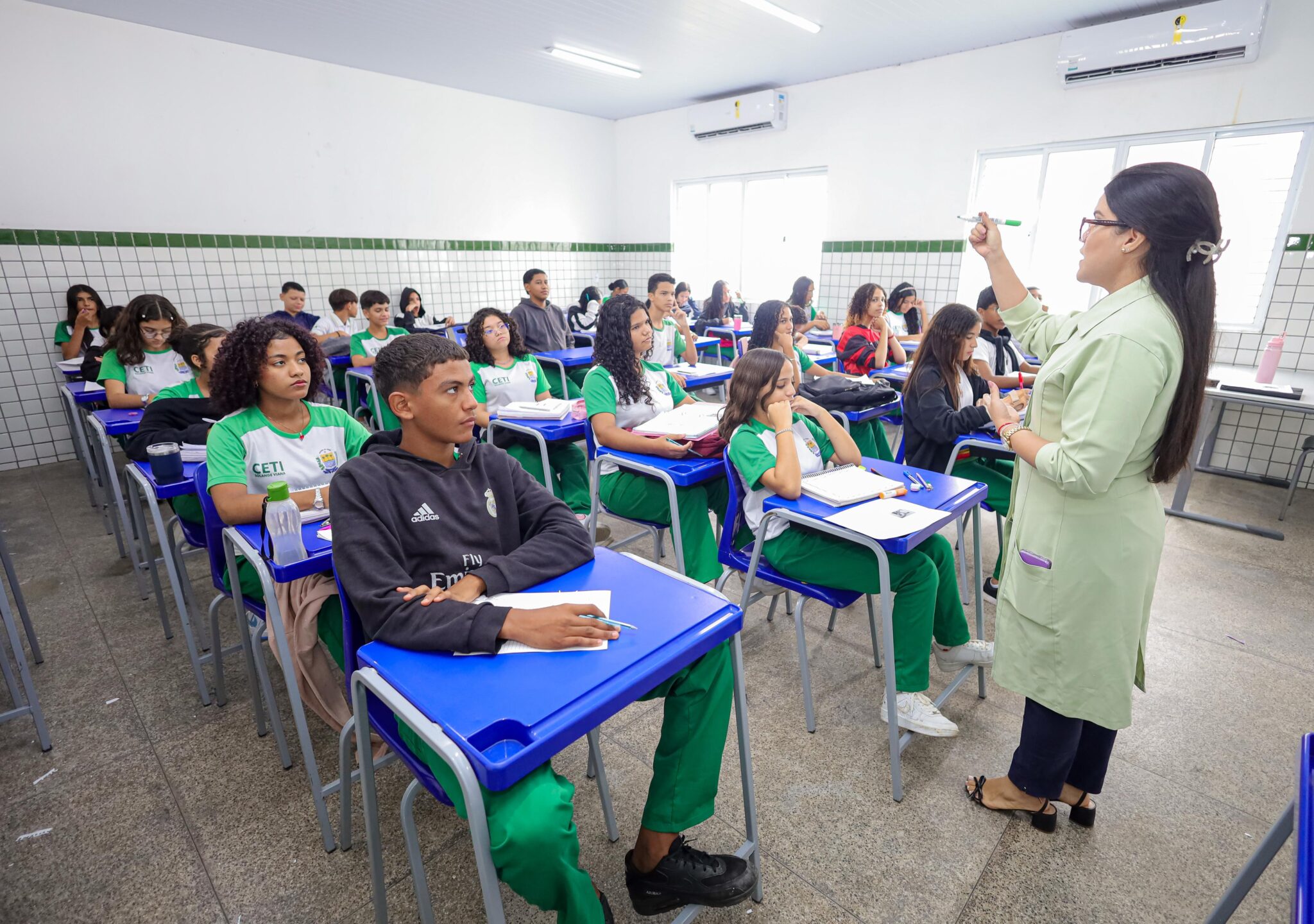 Confira o edital do concurso com 4 mil vagas para professores lançado pelo Governo do Piauí
