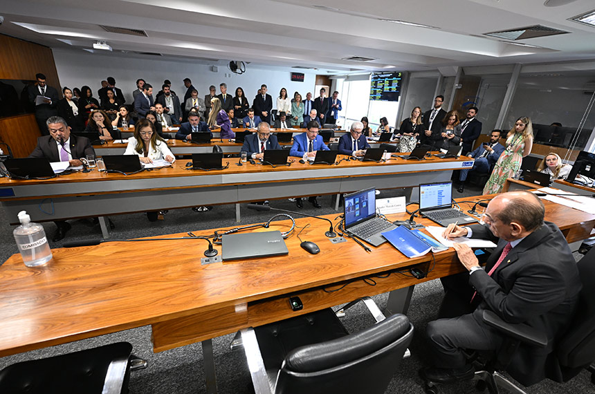 Aeroporto e bilhete aéreo devem prevenir sobre tromboembolismo, decide CAS
