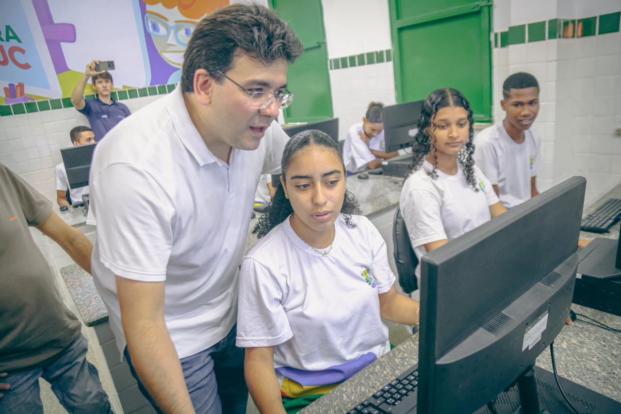 Rafael Fonteles entrega escola modernizada e reforça ensino integral em Nazária
