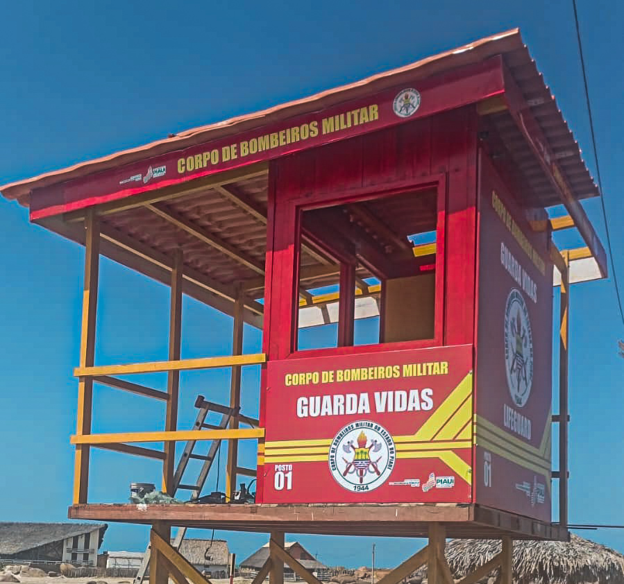 Governo do Estado instala primeiro posto de guarda-vidas em praia do Piauí