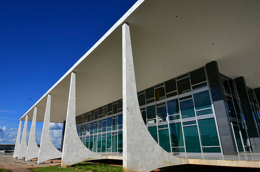 Lei reajusta adicional de qualificação do Judiciário federal