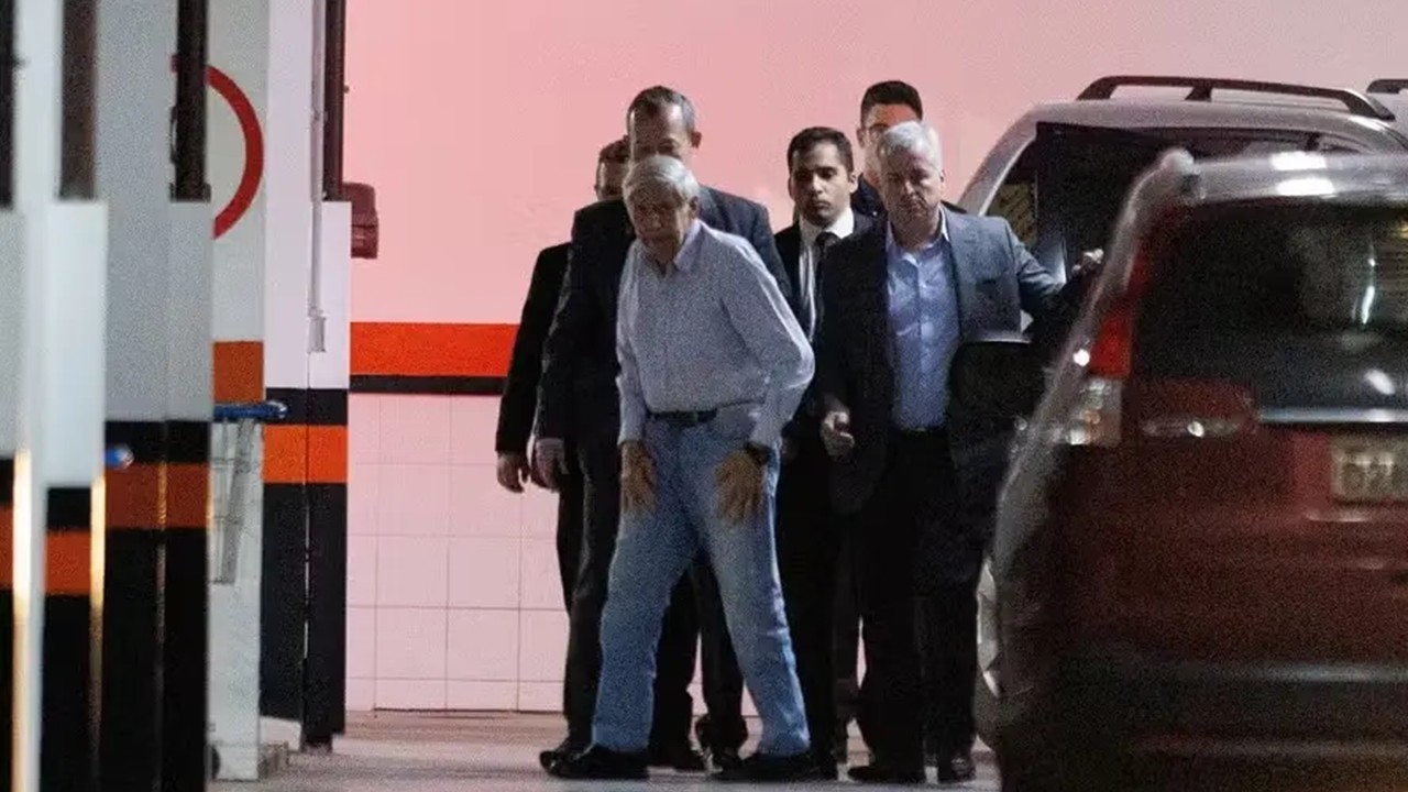 General Heleno deixa presídio e inicia prisão domiciliar em Brasília