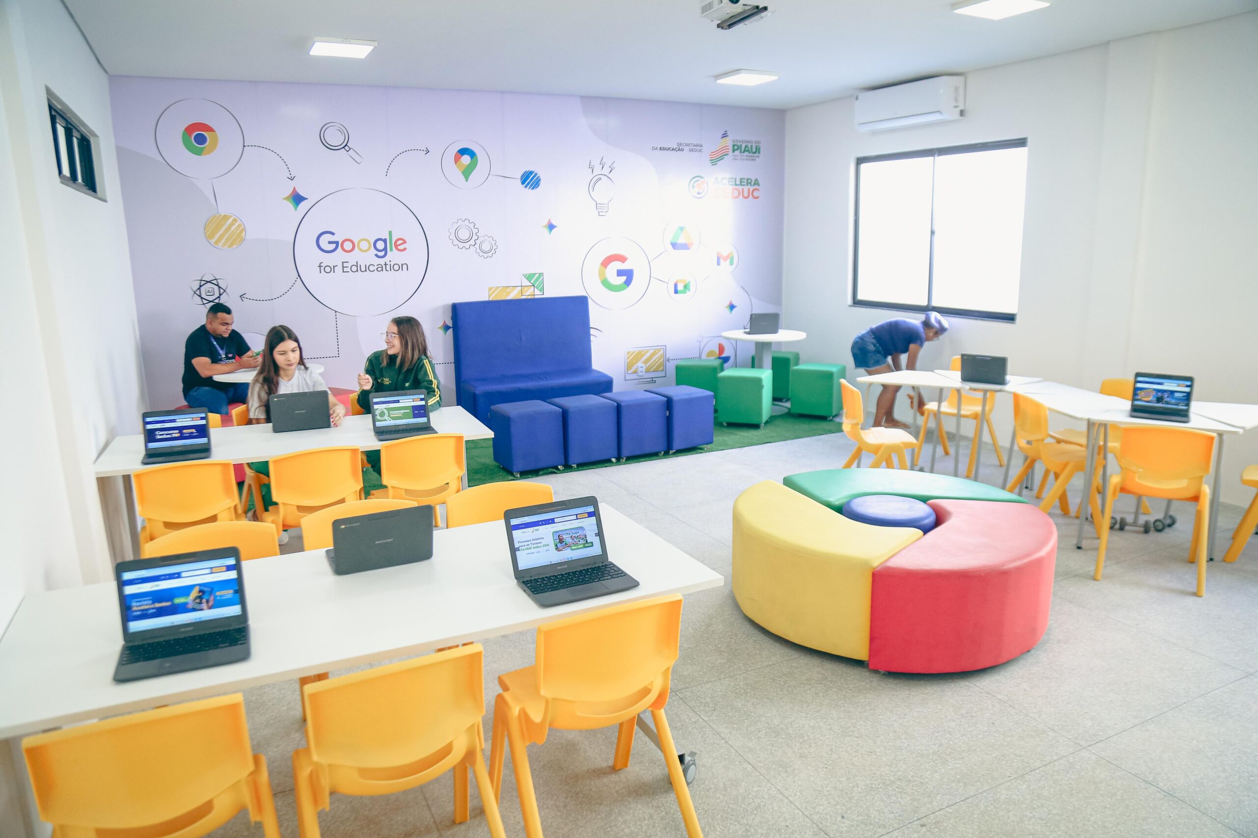 Governador inaugura Escola de Tecnologia em Teresina que vai beneficiar quase 3 mil estudantes com cursos na área digital