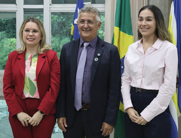 Auxílio-Creche garante a permanência de estudantes com filhos na Uespi