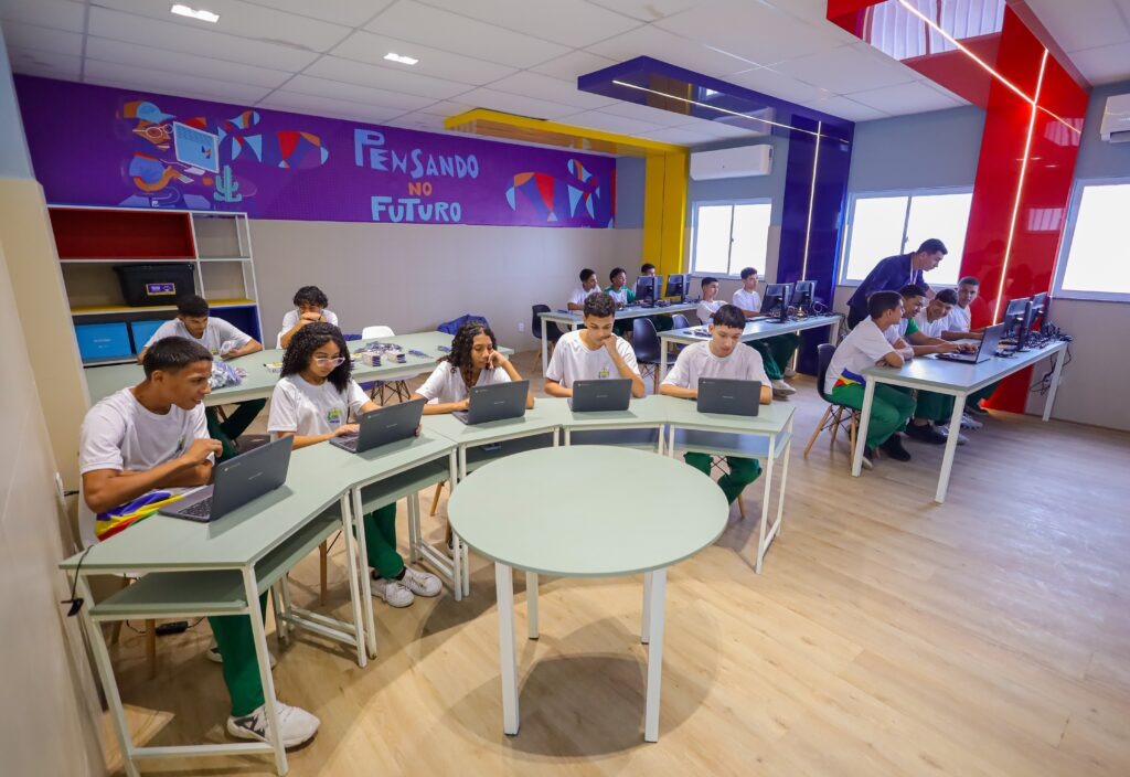 Piauí vira referência nacional em IA e robótica nas escolas públicas