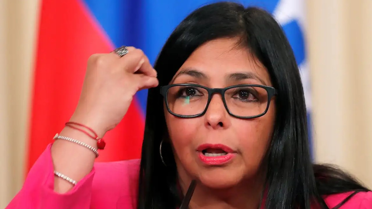 A vice no centro do tabuleiro: Delcy Rodríguez entre Trump e o chavismo