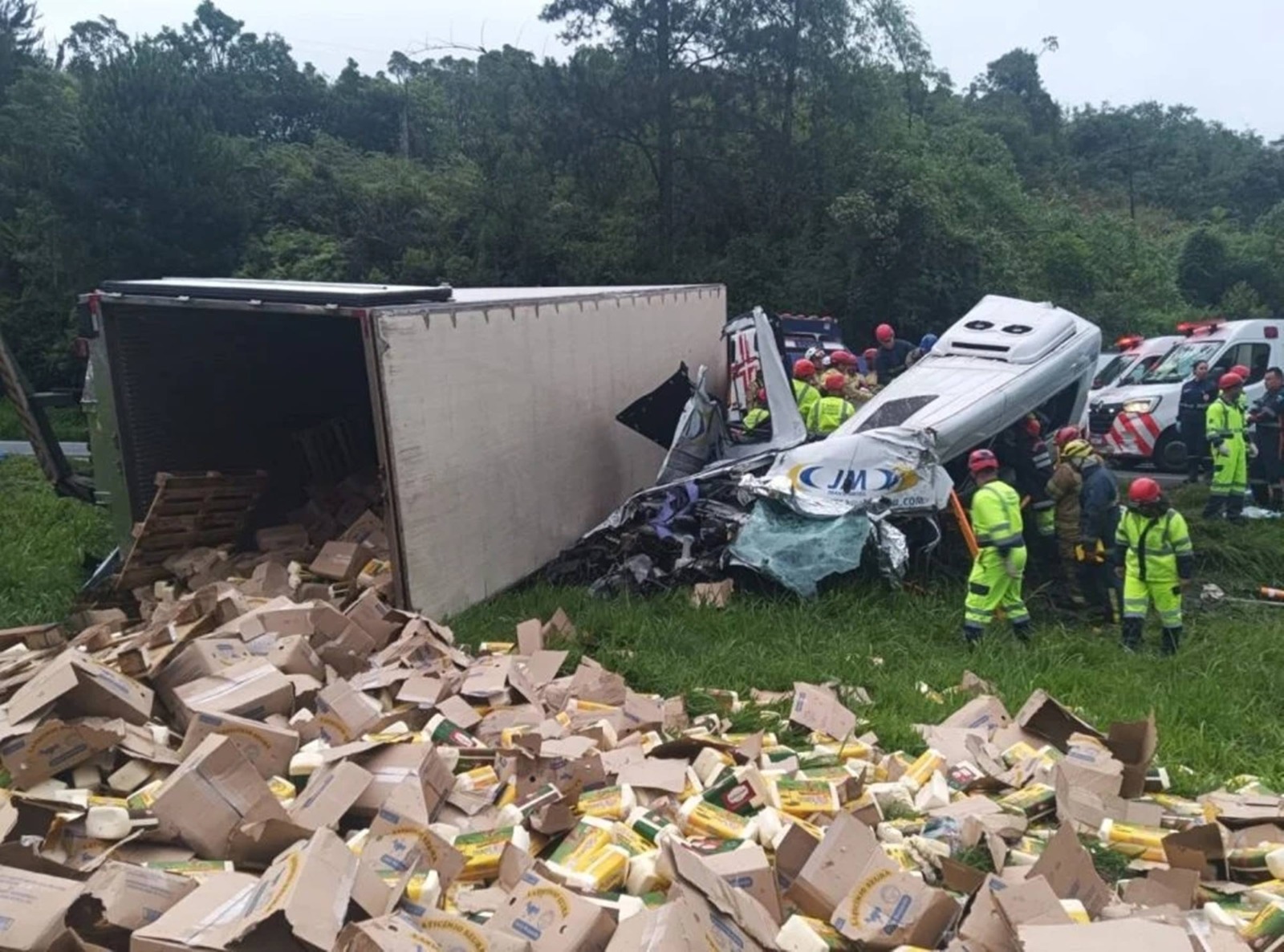 Tentativa de assalto a caminhão termina com seis mortos no PR