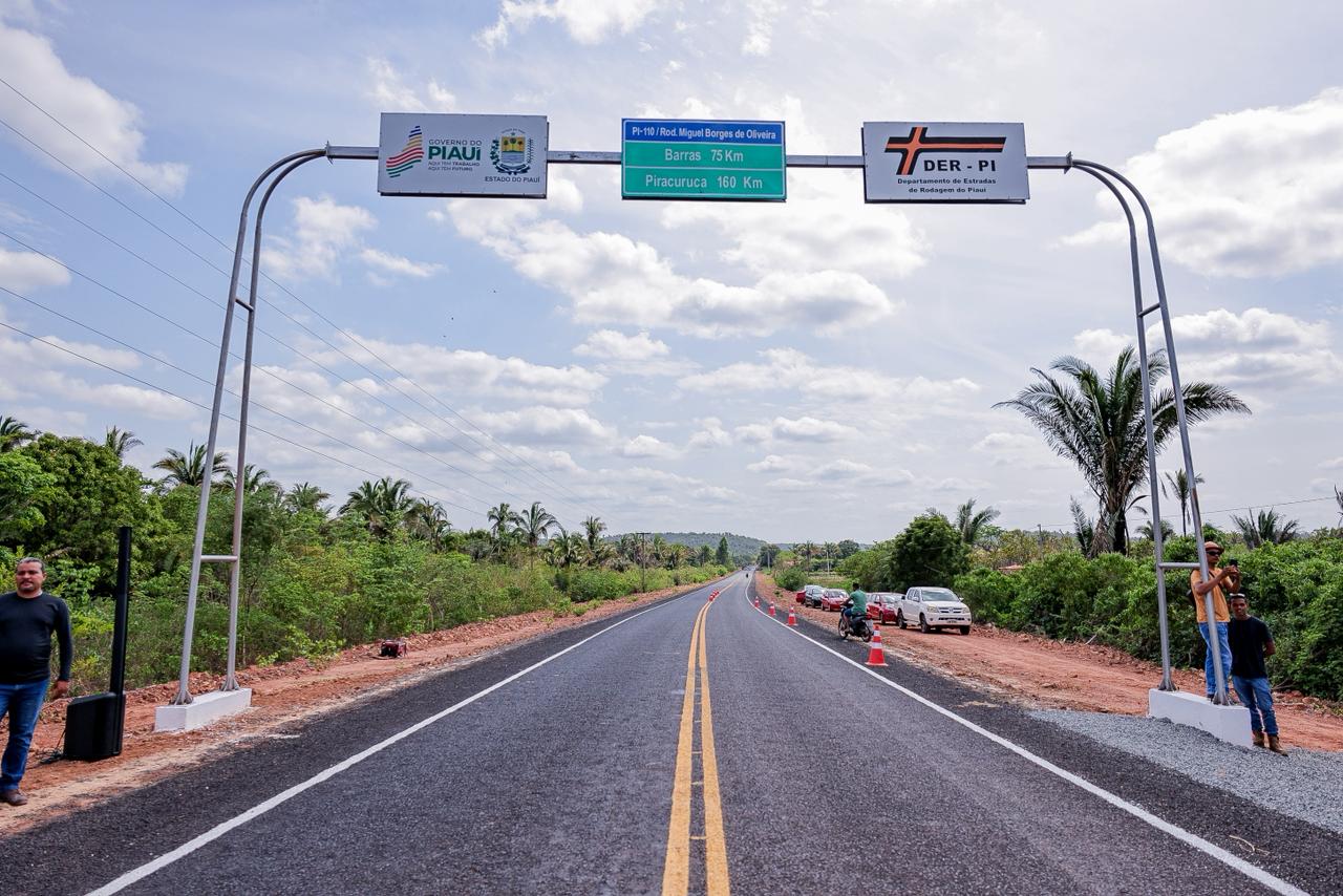 Rafael Fonteles entrega rodovia que encurta 38 km no trajeto entre Miguel Alves e Barras
