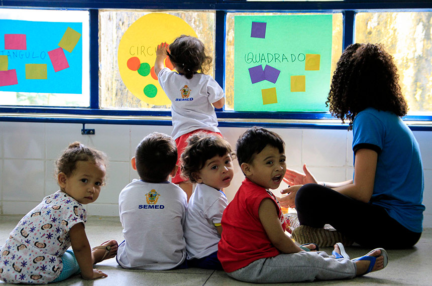 Agora é lei: professor da educação infantil integra carreira do magistério