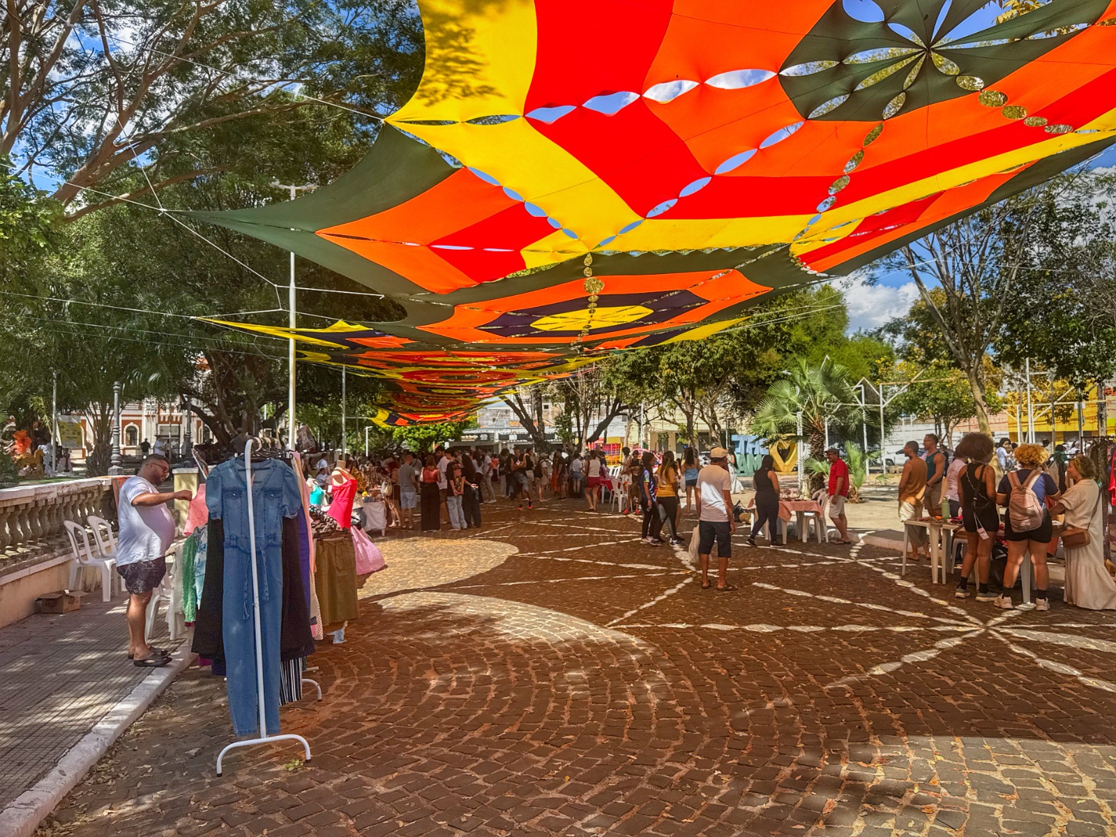 Feira na Praça recebe segunda prévia de Carnaval com escolas de samba e atrações musicais neste domingo (11)