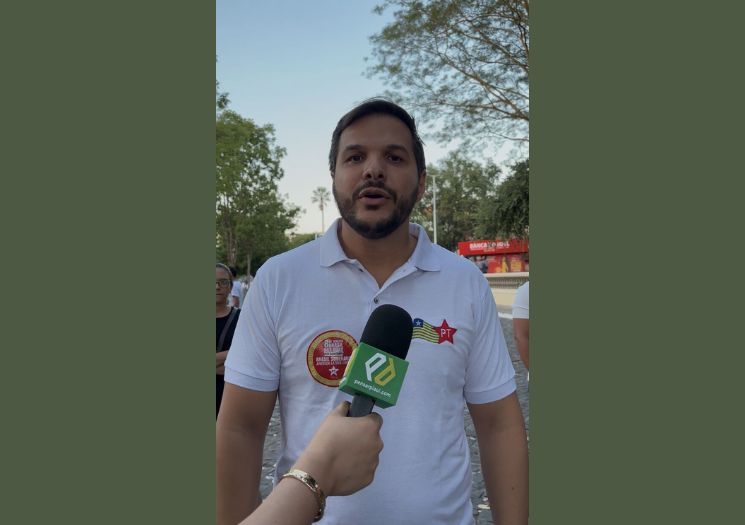 Bandeira vai a ato do PT e fala sobre indicação para vice