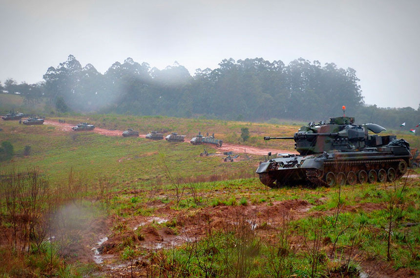Sancionada doação de equipamentos do Exército ao Paraguai