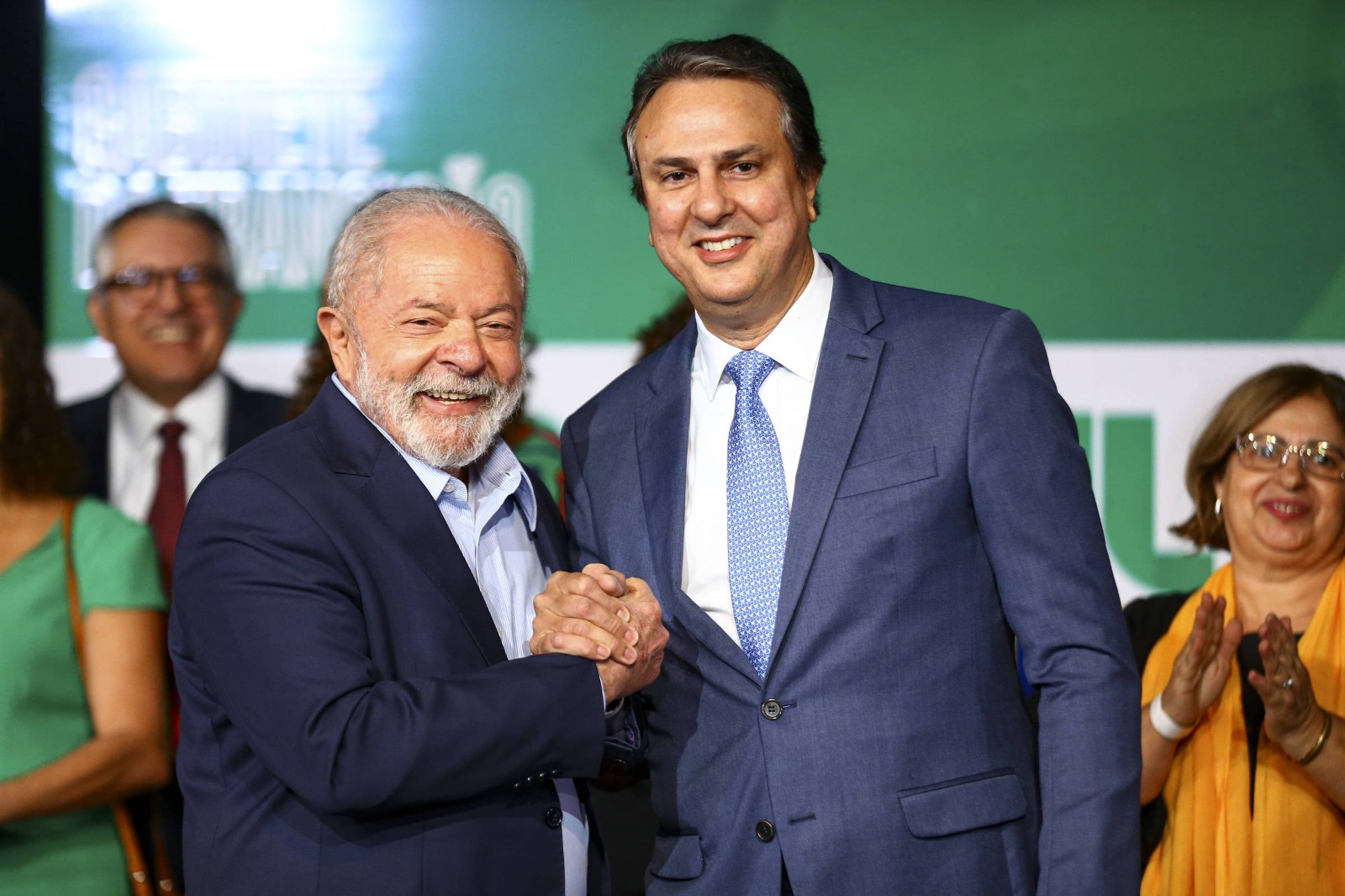 Lula quer Camilo Santana para articular palanques no NE
