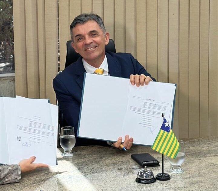 Uespi realiza solenidade de transmissão de cargos de reitor e vice-reitora e inicia gestão do quadriênio 2026-2030