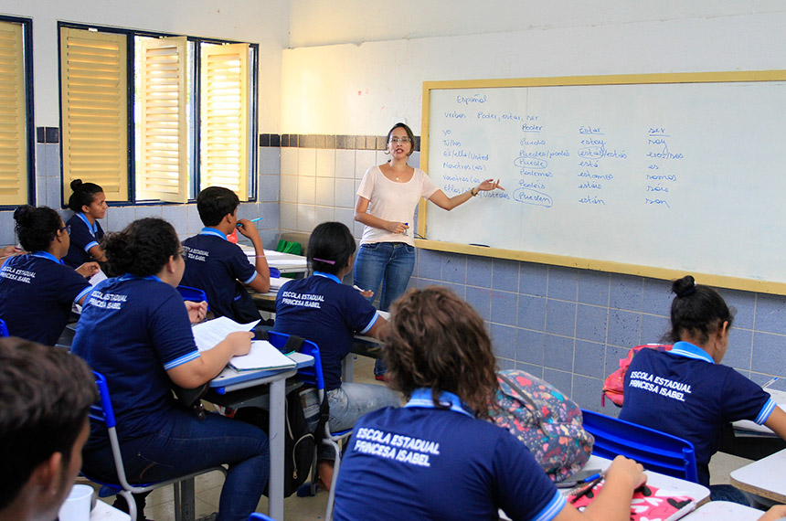 Medida provisória reajusta piso do magistério para R$ 5,1 mil em 2026