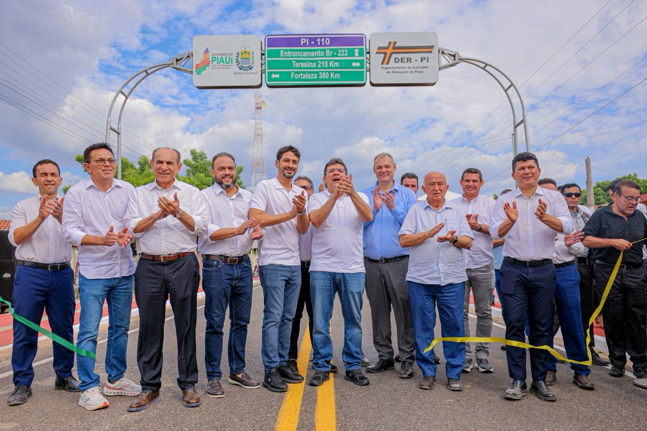 Governador inaugura rodovia e autoriza construção de rodoviária e reforma de estádio em São João da Fronteira
