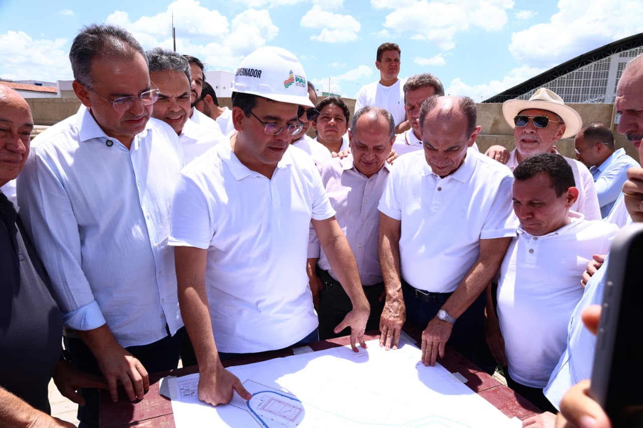 Mais emprego e lazer: Governador visita obras de centro comercial e espaço esportivo em Oeiras