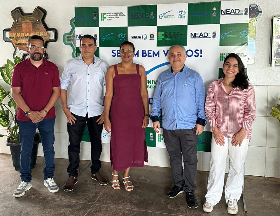 Equipe técnica da Uespi avalia prédio onde será instalado novo campus de União