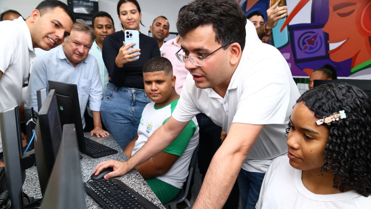Rafael Fonteles inaugura, autoriza obras e anúncia de investimentos