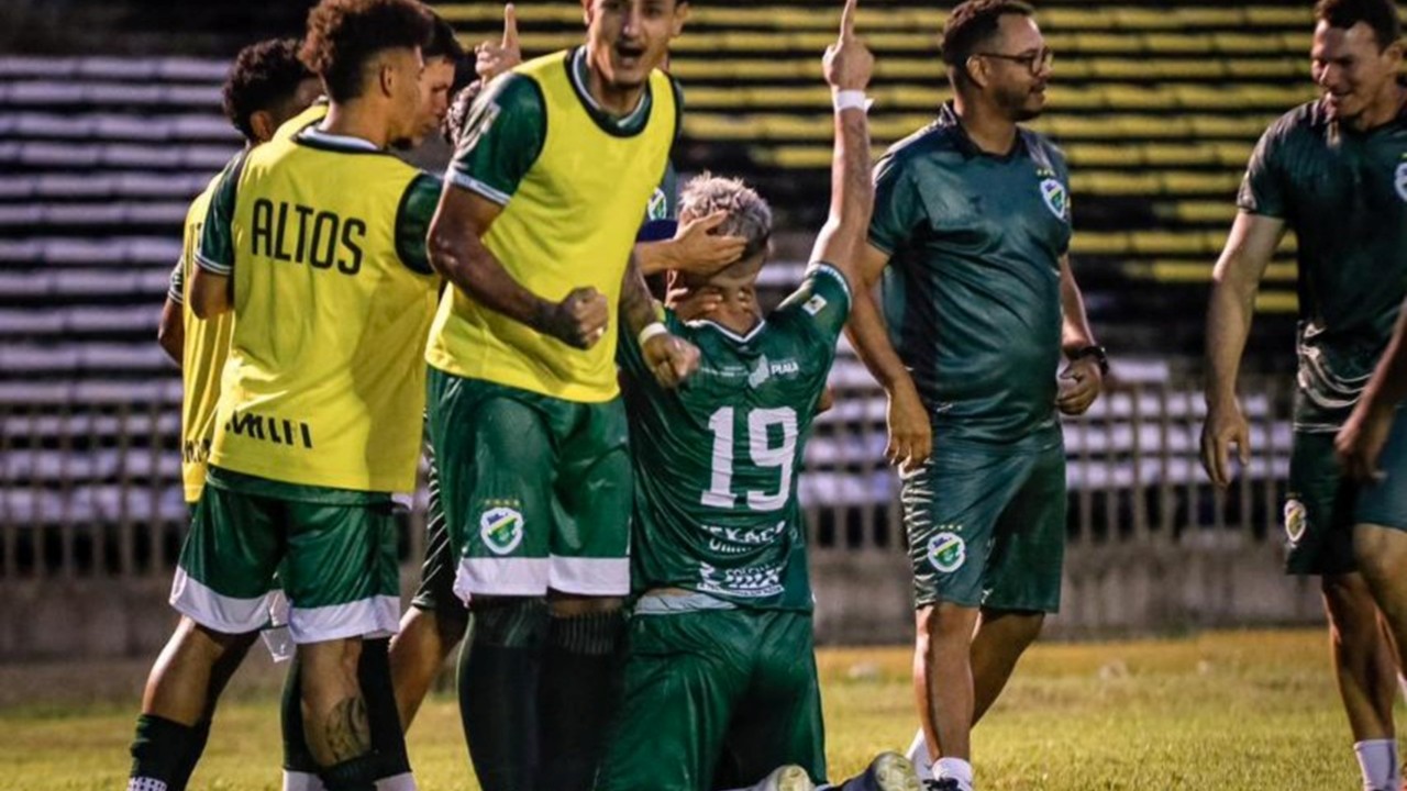 Altos reage no segundo tempo e arranca empate contra o Fluminense-PI no Albertão