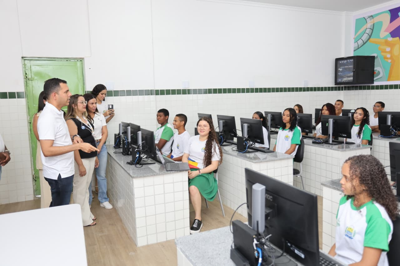Governo do Estado amplia política de tempo integral com entrega de Cetis modernizados em Oeiras e Colônia do Piauí